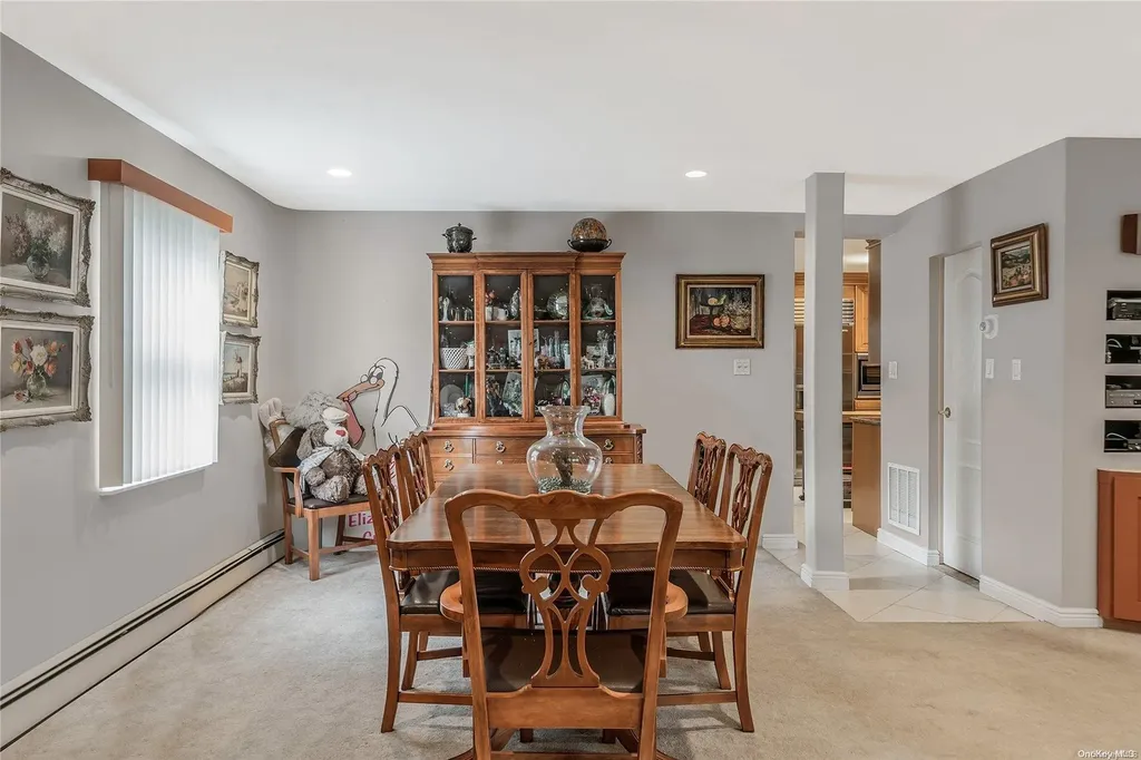 25 Redleaf Lane Commack NY 11725