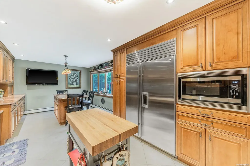 25 Redleaf Lane Commack NY 11725