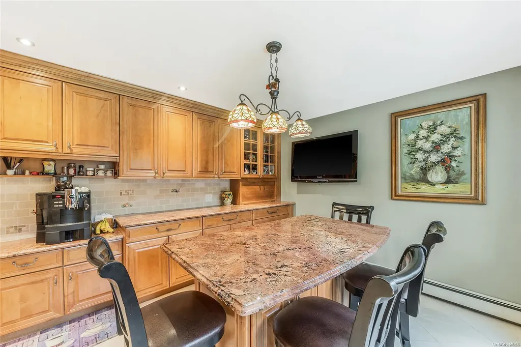 25 Redleaf Lane Commack NY 11725