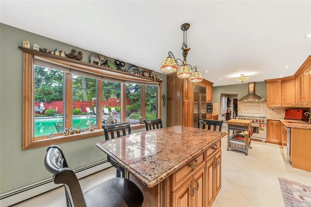 25 Redleaf Lane Commack NY 11725