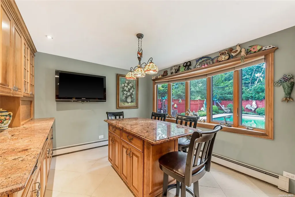 25 Redleaf Lane Commack NY 11725