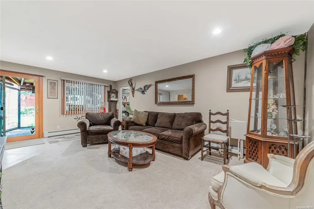 25 Redleaf Lane Commack NY 11725