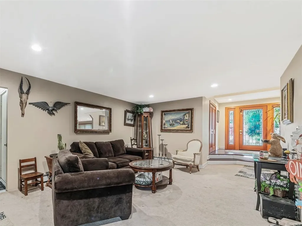 25 Redleaf Lane Commack NY 11725