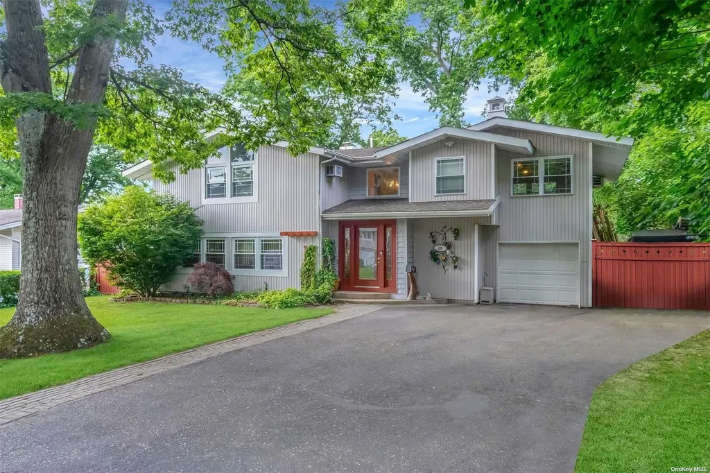 25 Redleaf Lane Commack NY 11725