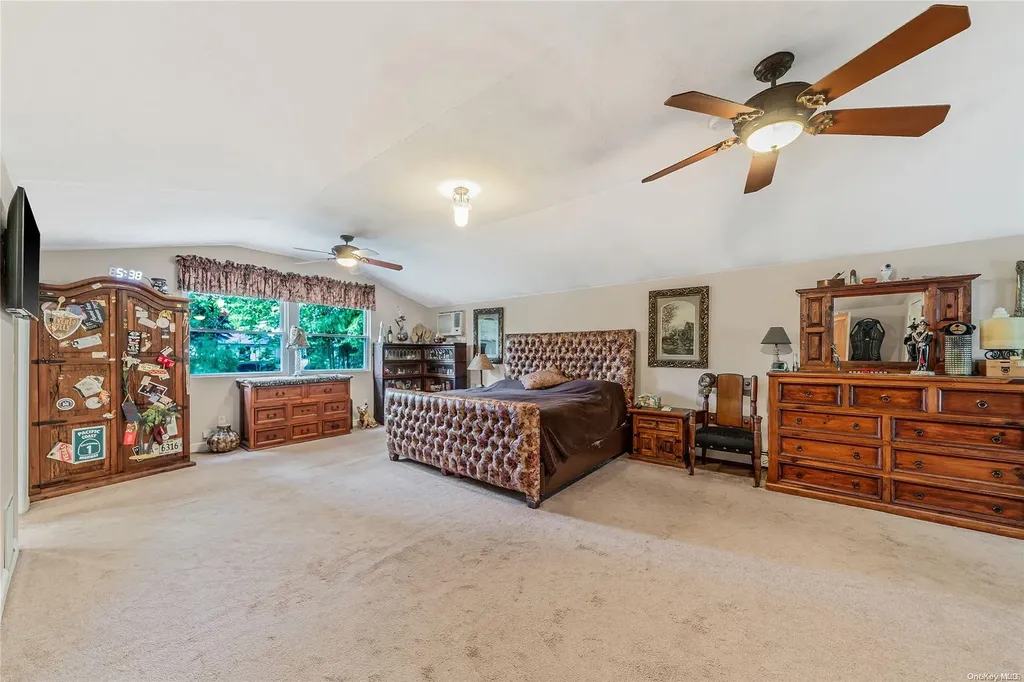 25 Redleaf Lane Commack NY 11725