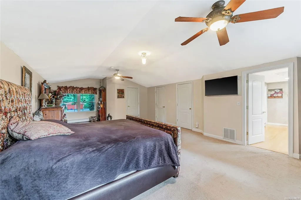 25 Redleaf Lane Commack NY 11725