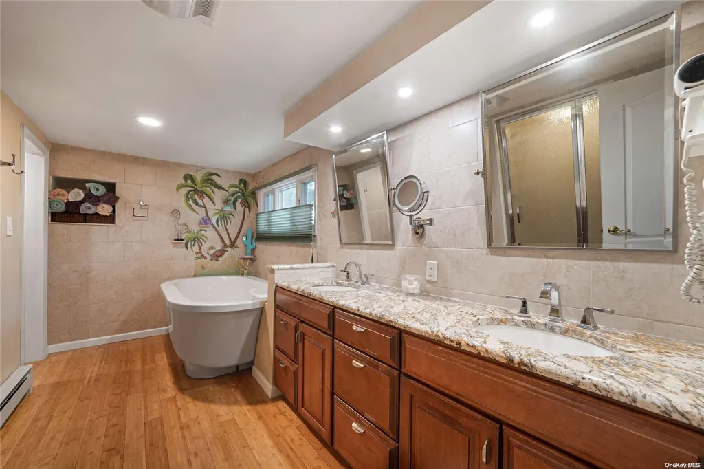 25 Redleaf Lane Commack NY 11725