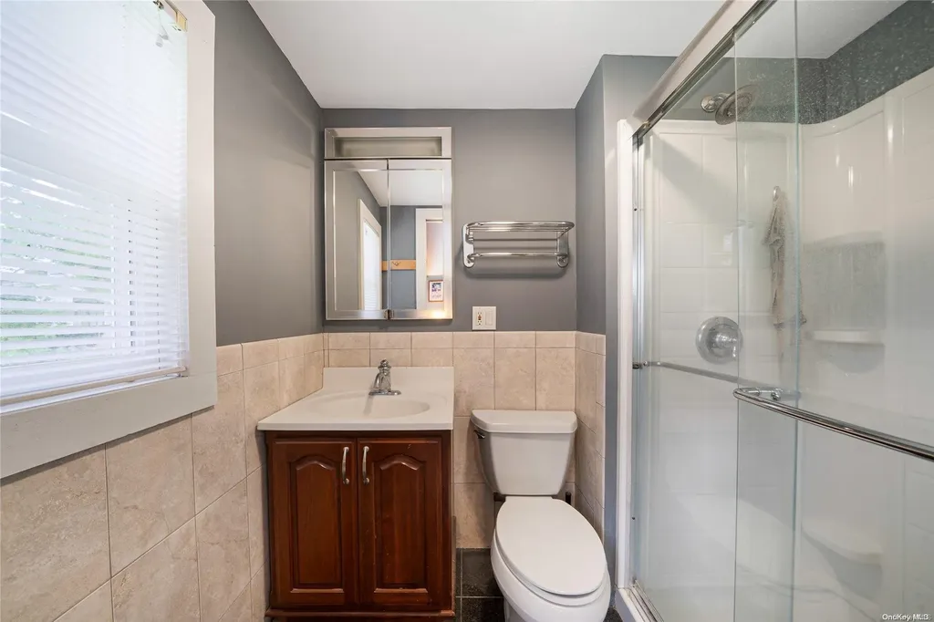 25 Redleaf Lane Commack NY 11725