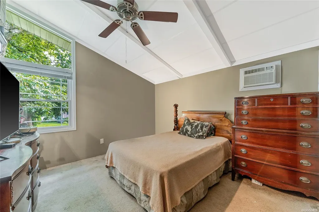 25 Redleaf Lane Commack NY 11725