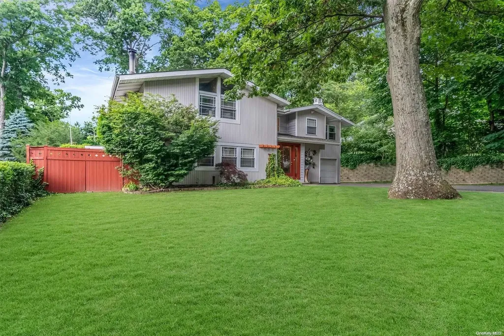 25 Redleaf Lane Commack NY 11725