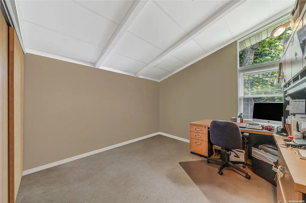 25 Redleaf Lane Commack NY 11725