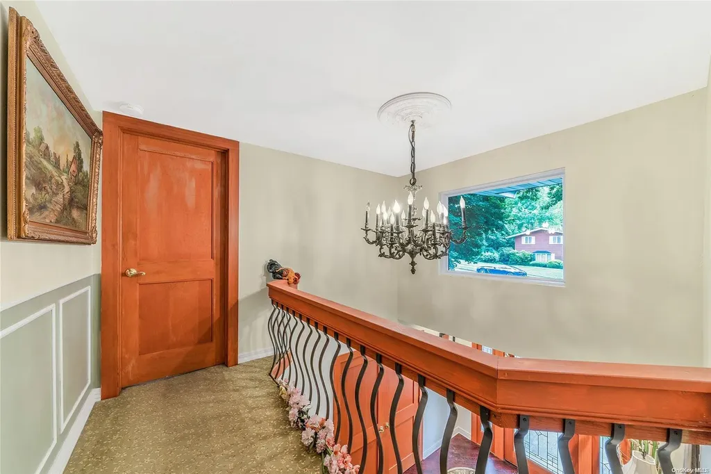 25 Redleaf Lane Commack NY 11725