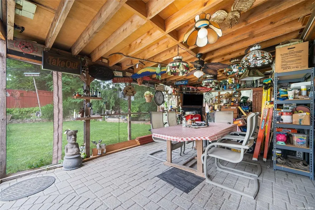 25 Redleaf Lane Commack NY 11725
