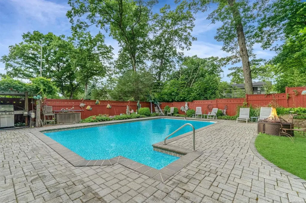 25 Redleaf Lane Commack NY 11725