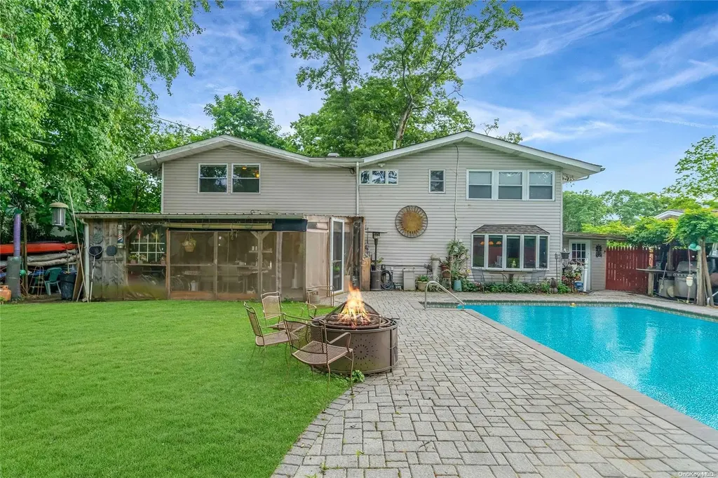25 Redleaf Lane Commack NY 11725