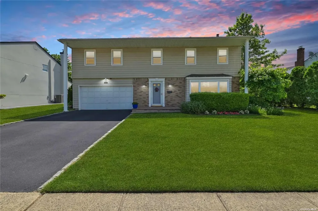 10 Brussel Drive New Hyde Park NY 11040