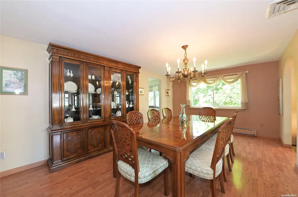10 Brussel Drive New Hyde Park NY 11040