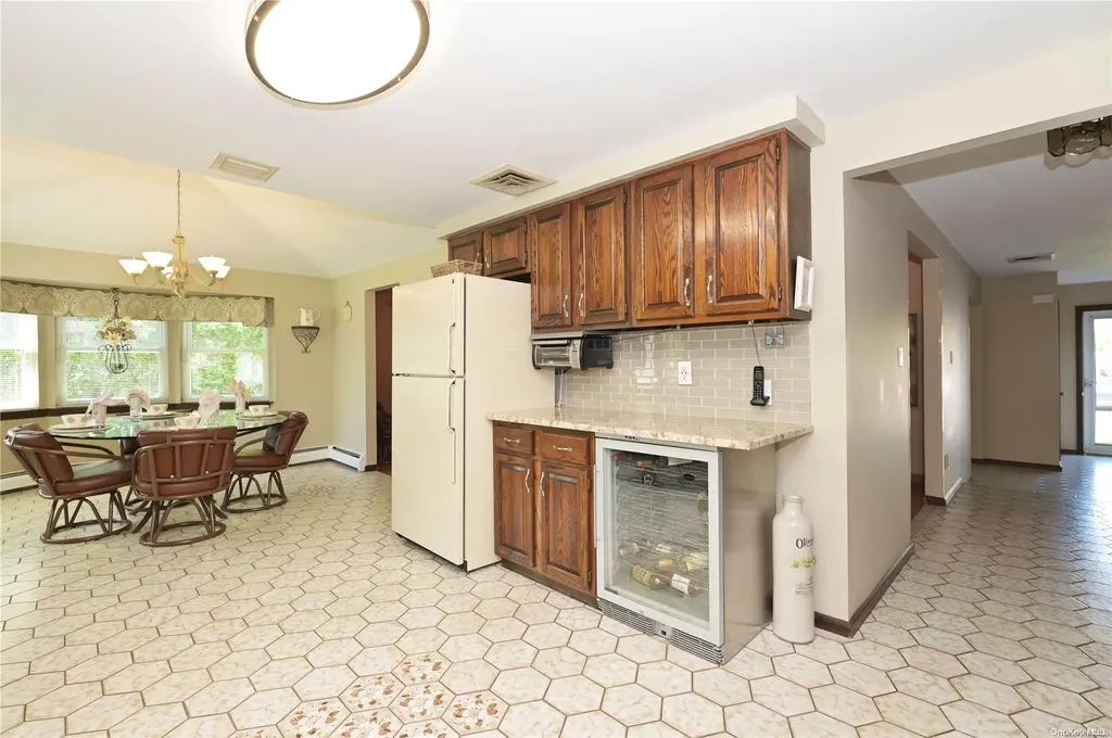 10 Brussel Drive New Hyde Park NY 11040
