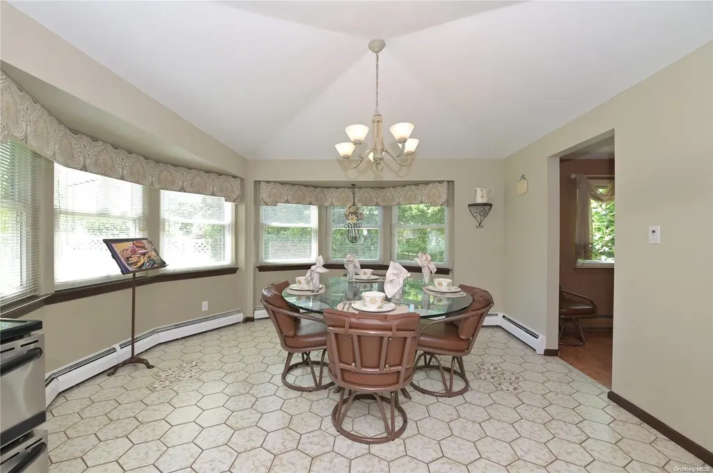 10 Brussel Drive New Hyde Park NY 11040