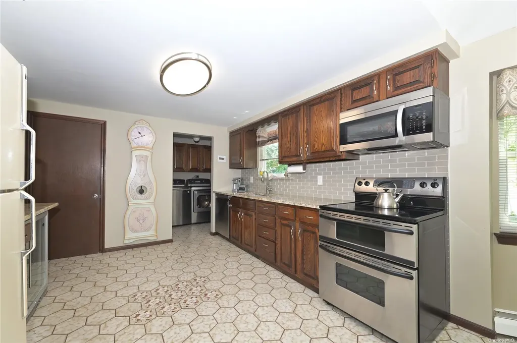 10 Brussel Drive New Hyde Park NY 11040