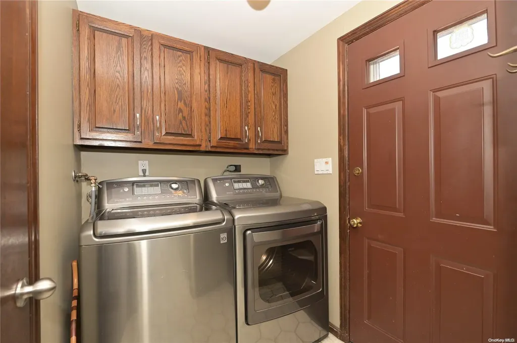 10 Brussel Drive New Hyde Park NY 11040