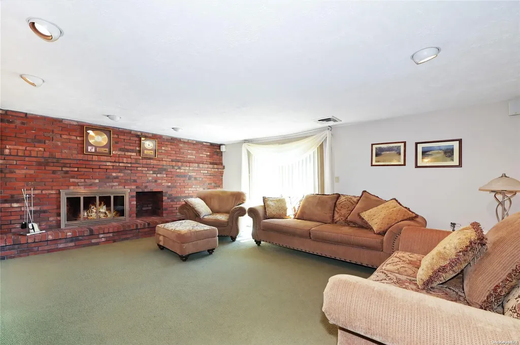 10 Brussel Drive New Hyde Park NY 11040