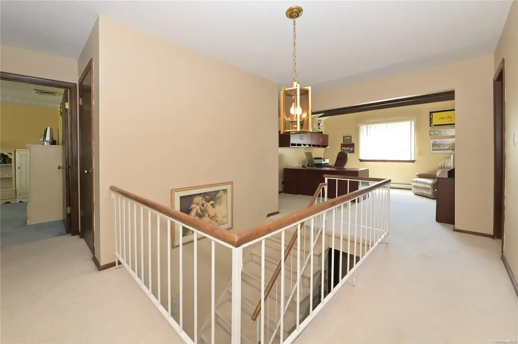 10 Brussel Drive New Hyde Park NY 11040
