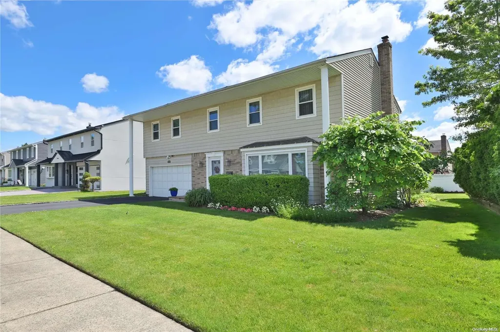 10 Brussel Drive New Hyde Park NY 11040