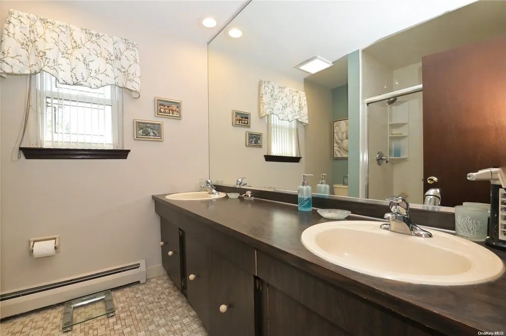 10 Brussel Drive New Hyde Park NY 11040