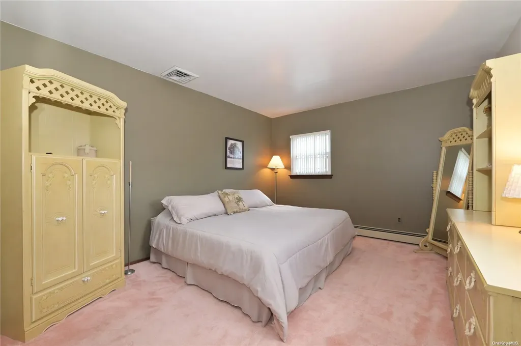 10 Brussel Drive New Hyde Park NY 11040