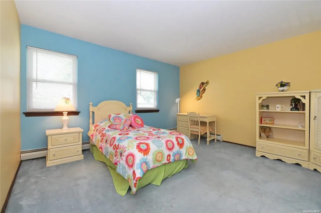 10 Brussel Drive New Hyde Park NY 11040