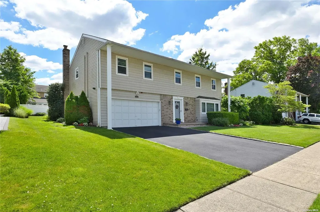 10 Brussel Drive New Hyde Park NY 11040
