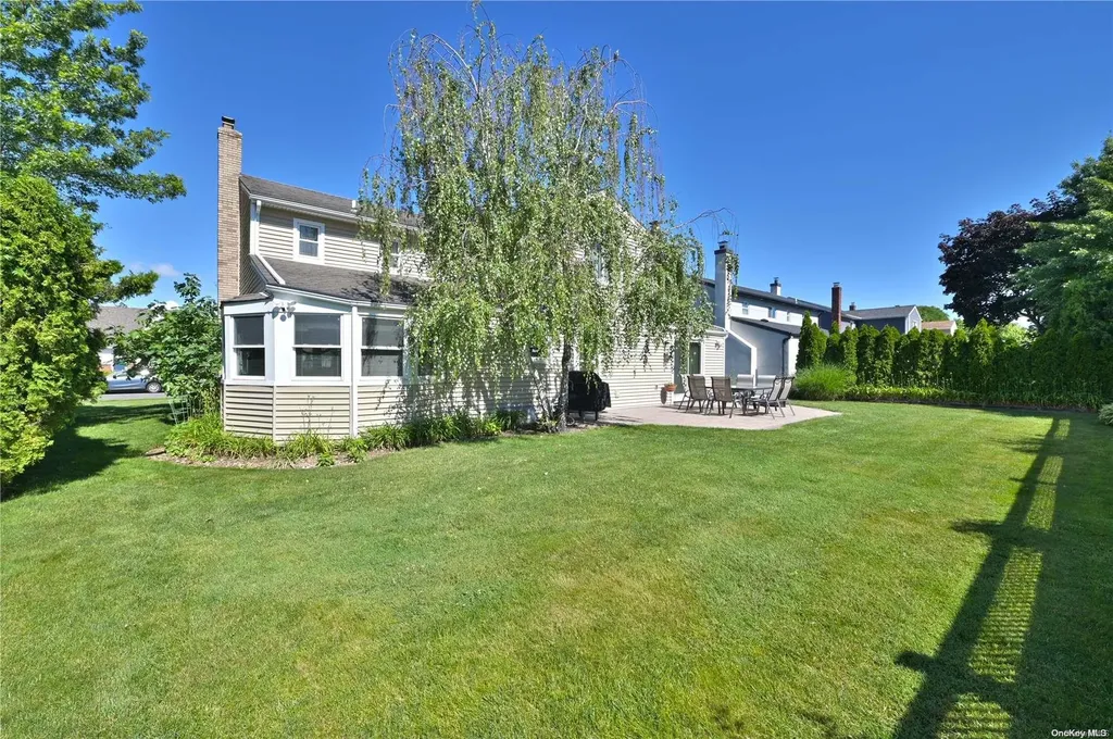 10 Brussel Drive New Hyde Park NY 11040