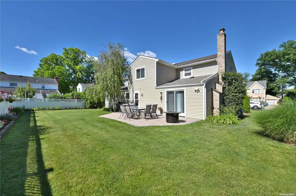 10 Brussel Drive New Hyde Park NY 11040