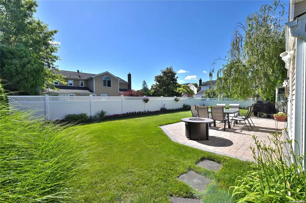 10 Brussel Drive New Hyde Park NY 11040