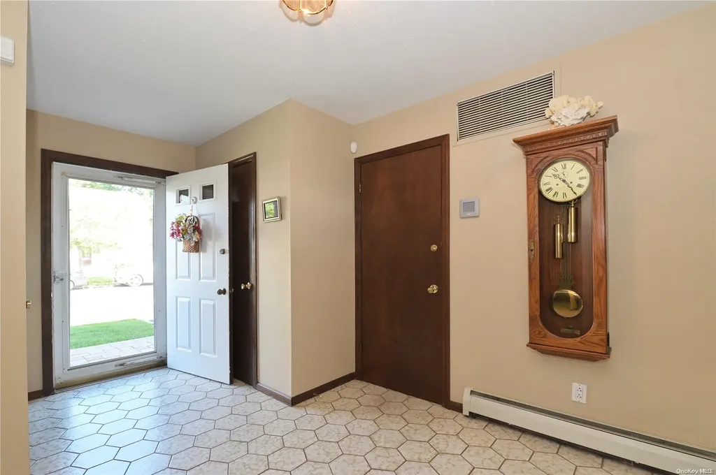 10 Brussel Drive New Hyde Park NY 11040