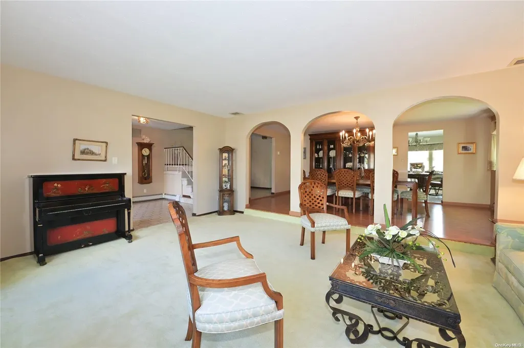 10 Brussel Drive New Hyde Park NY 11040