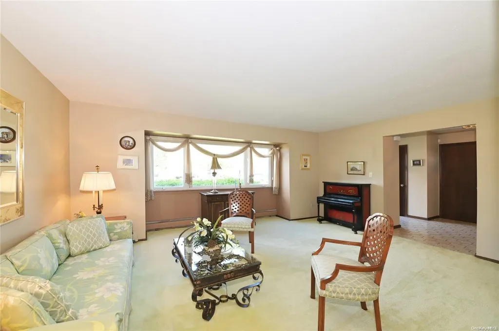 10 Brussel Drive New Hyde Park NY 11040