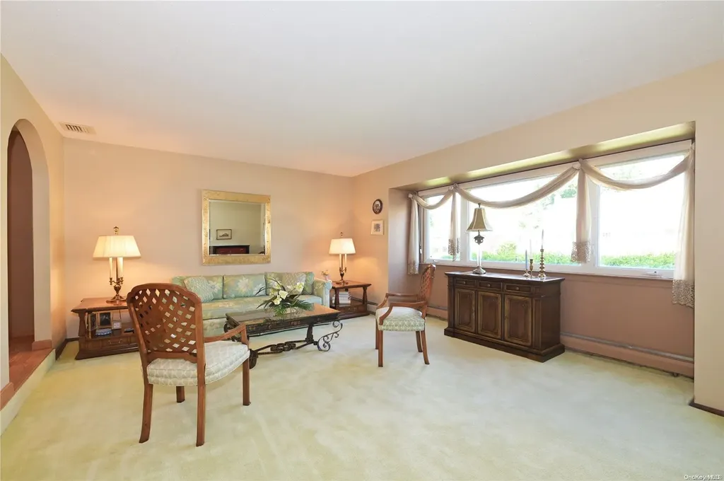 10 Brussel Drive New Hyde Park NY 11040