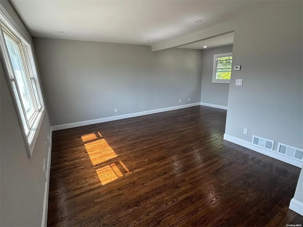 387 Miller Avenue Freeport NY 11520