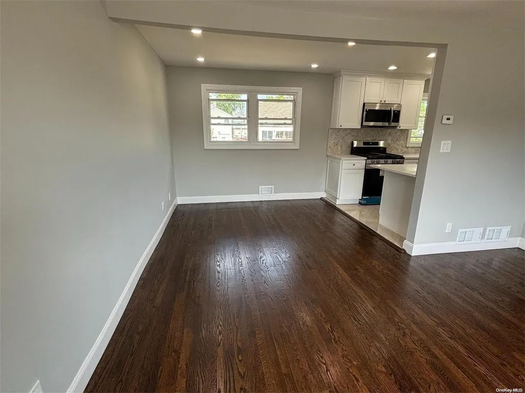 387 Miller Avenue Freeport NY 11520