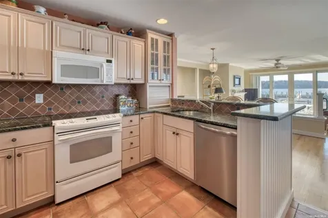 8 Oyster Point Greenport NY 11944