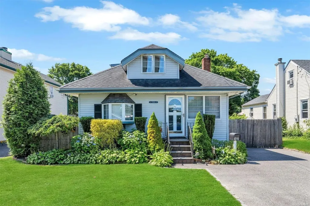 10 Vernon Street Patchogue NY 11772