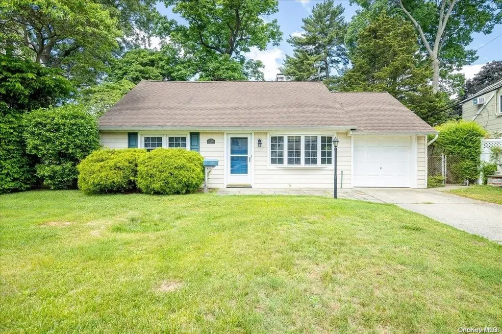 1726 Auburn Road Wantagh NY 11793