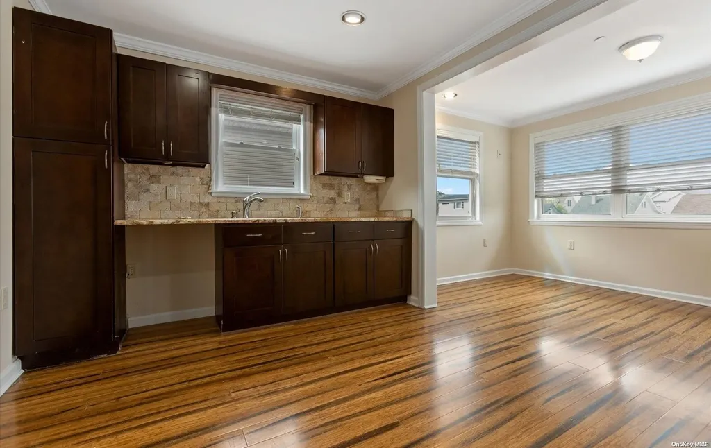 254 Arthur Street Freeport NY 11520