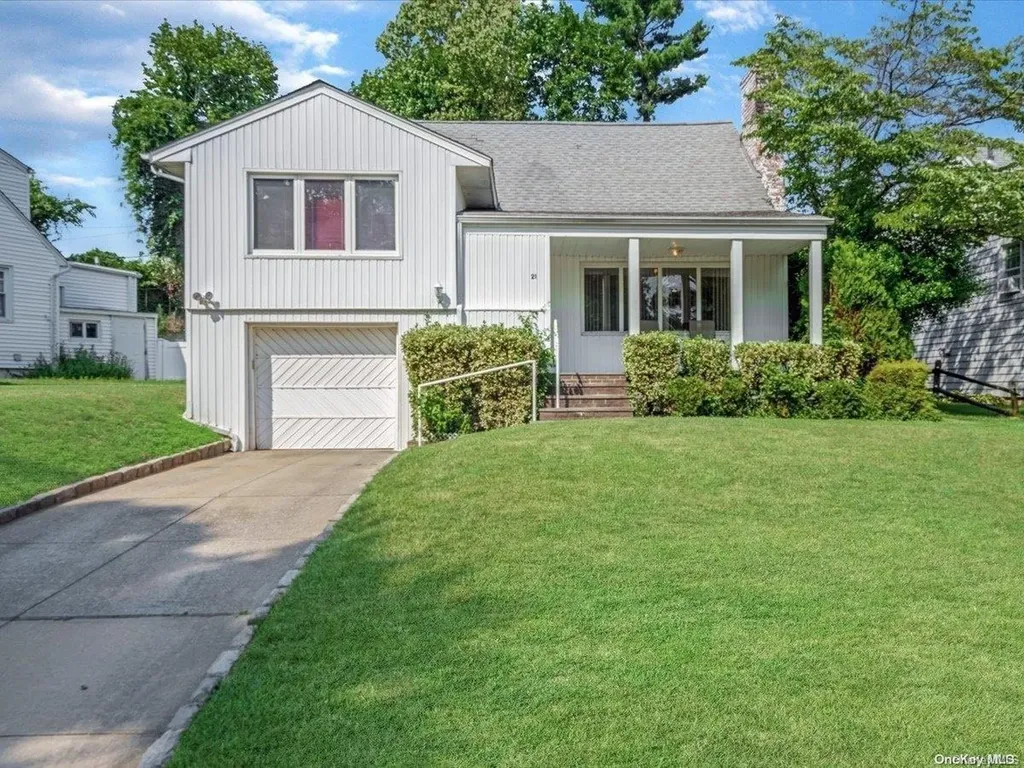 21 Preston Road Great Neck NY 11023