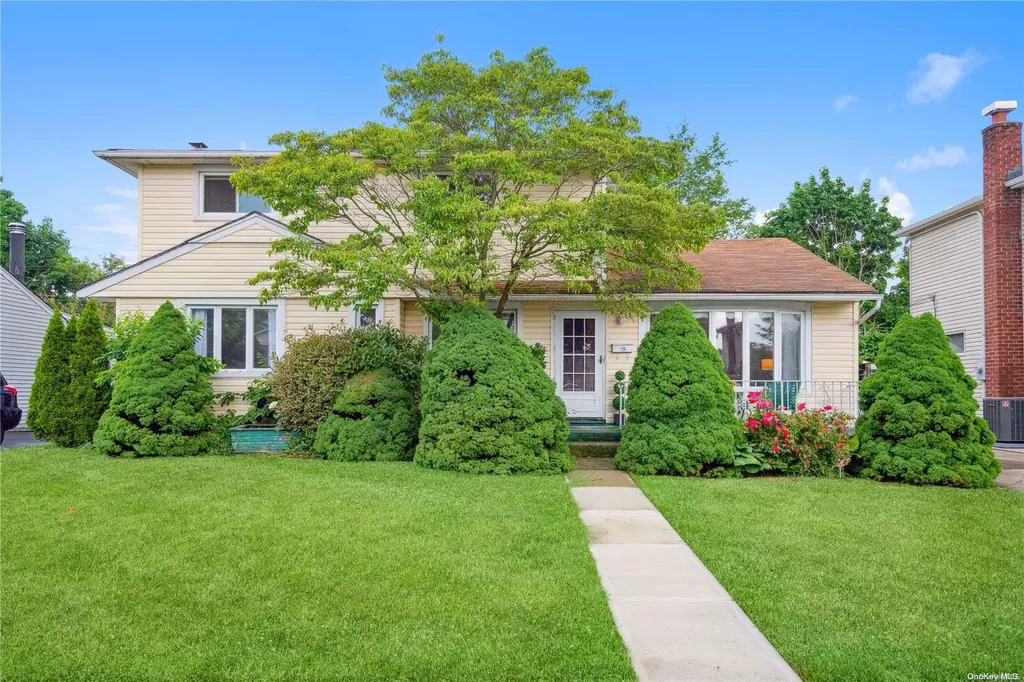 18 Elizabeth Drive Bethpage NY 11714