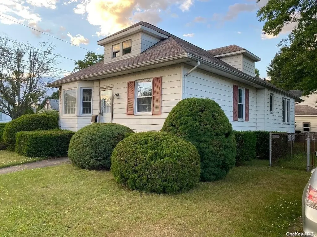2373 Elinore Avenue Merrick NY 11566
