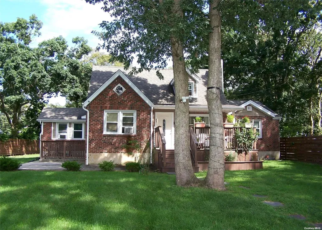 1683 Manatuck Boulevard Bay Shore NY 11706