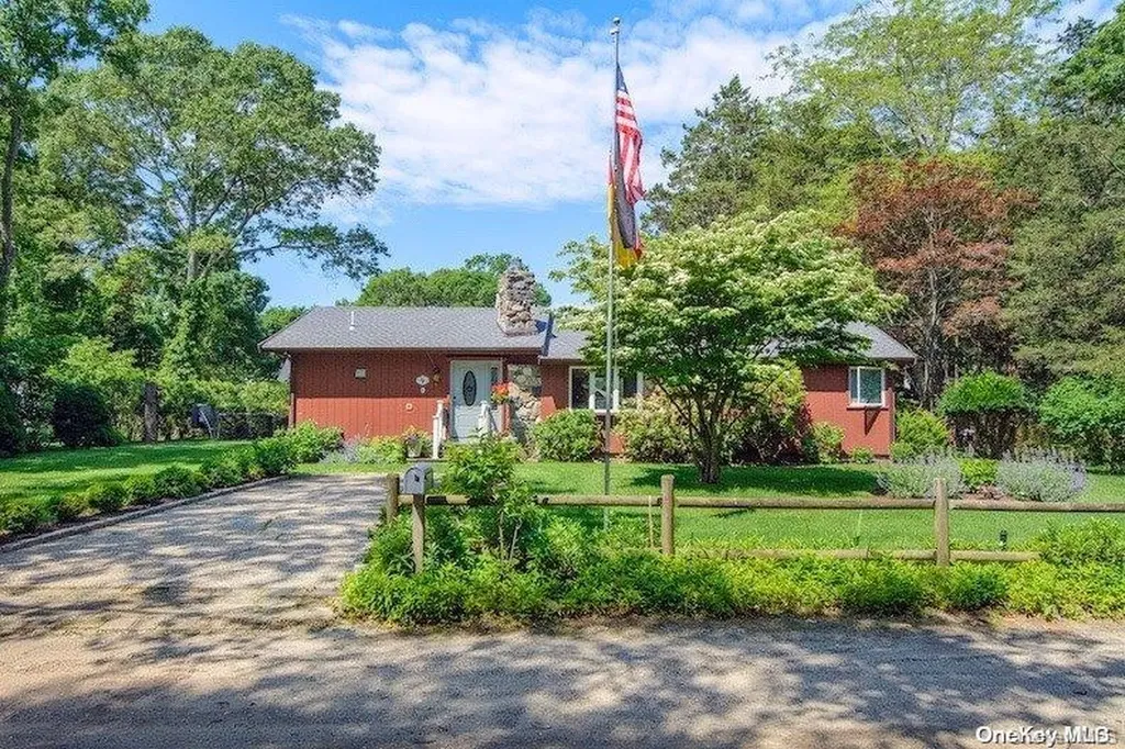4 Poplar Street Hampton Bays NY 11946